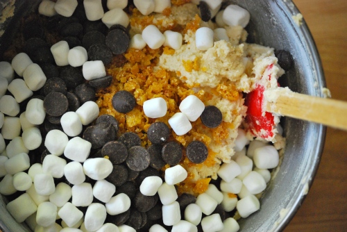 Momofuku's Cornflake Chocolate Chips Marshmallow Cookies via Relishing It
